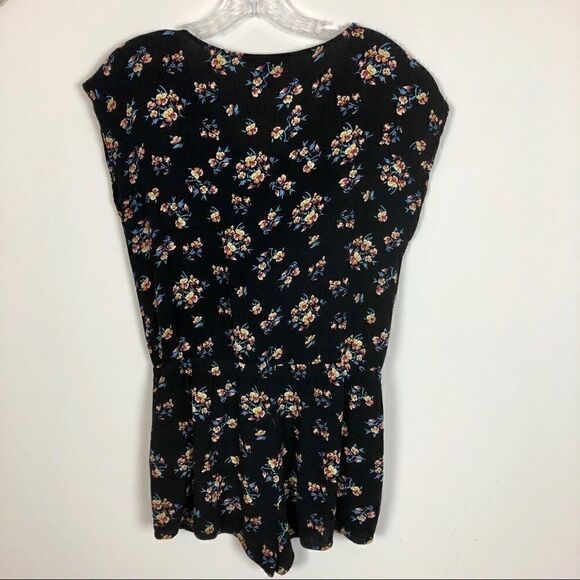 Forever 21 Floral Romper - Size M - Picture 2 of 7